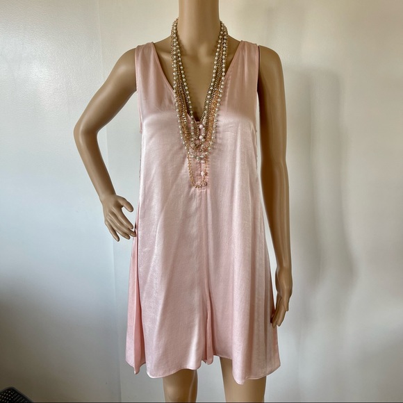 Cute Satin feel Romper NWT - Picture 4 of 9